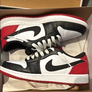 Nike Black and White Sneakers Classic Design